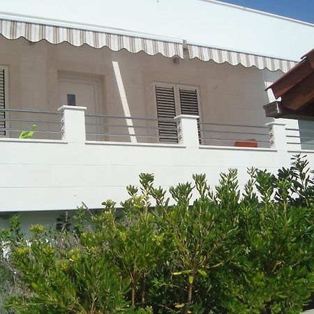 Apartments Niana With Heated Seawater Swimingpool Donji Okrug  Εξωτερικό φωτογραφία