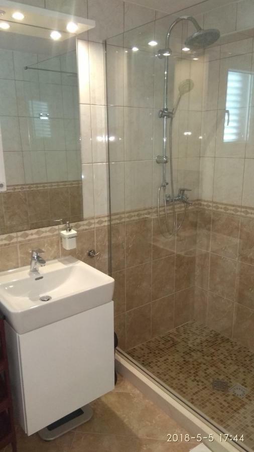 Apartments Niana With Heated Seawater Swimingpool Donji Okrug  Εξωτερικό φωτογραφία