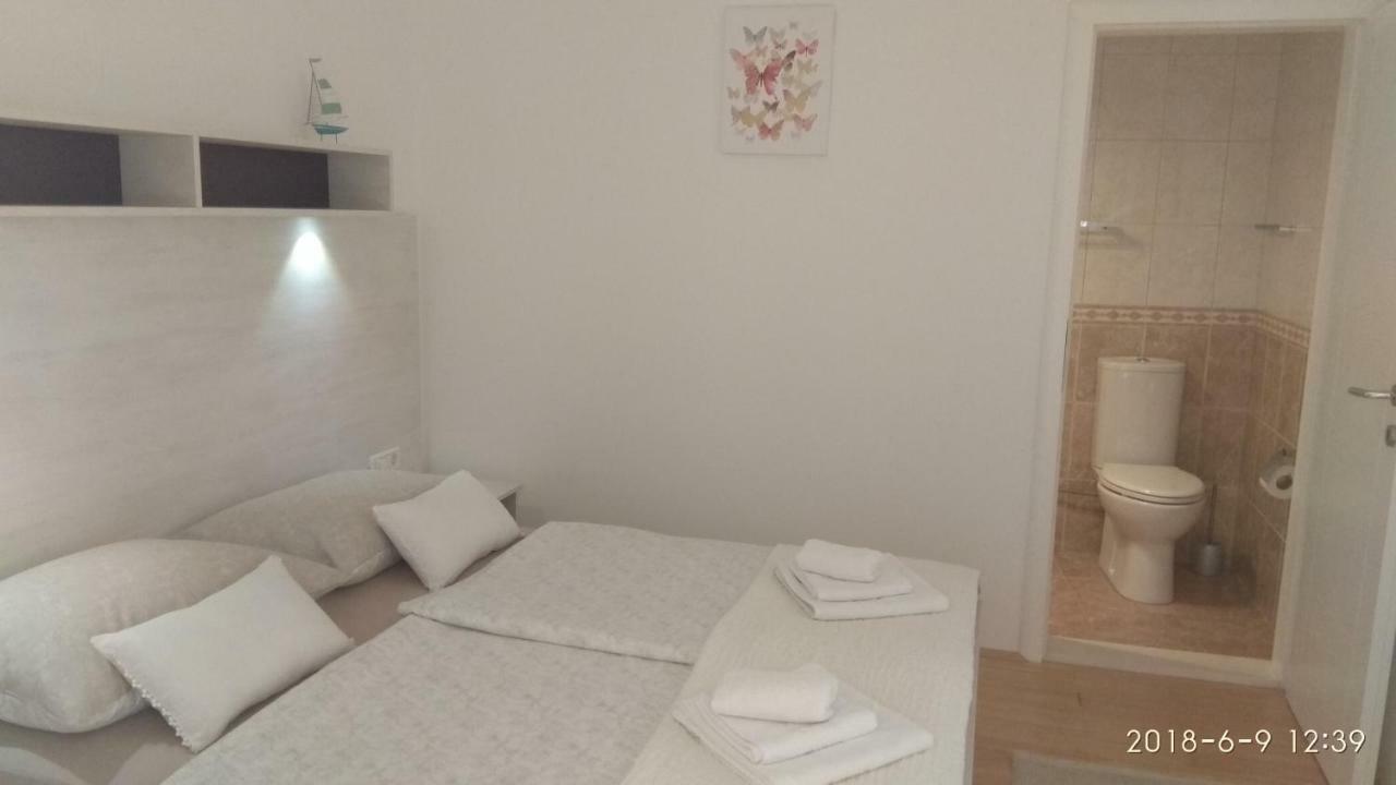 Apartments Niana With Heated Seawater Swimingpool Donji Okrug  Εξωτερικό φωτογραφία