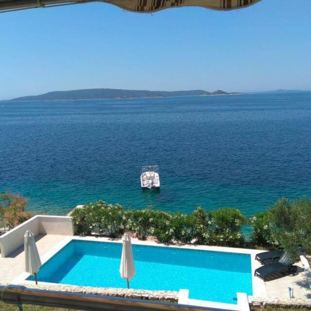Apartments Niana With Heated Seawater Swimingpool Donji Okrug  Εξωτερικό φωτογραφία