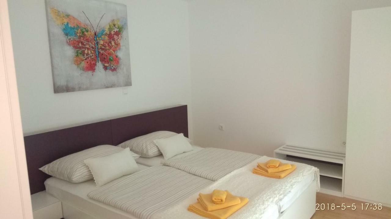Apartments Niana With Heated Seawater Swimingpool Donji Okrug  Εξωτερικό φωτογραφία
