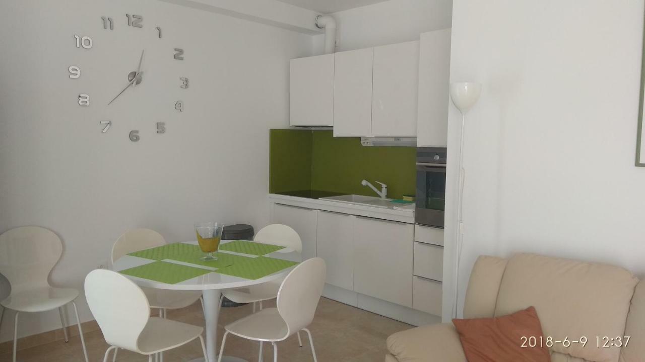 Apartments Niana With Heated Seawater Swimingpool Donji Okrug  Εξωτερικό φωτογραφία